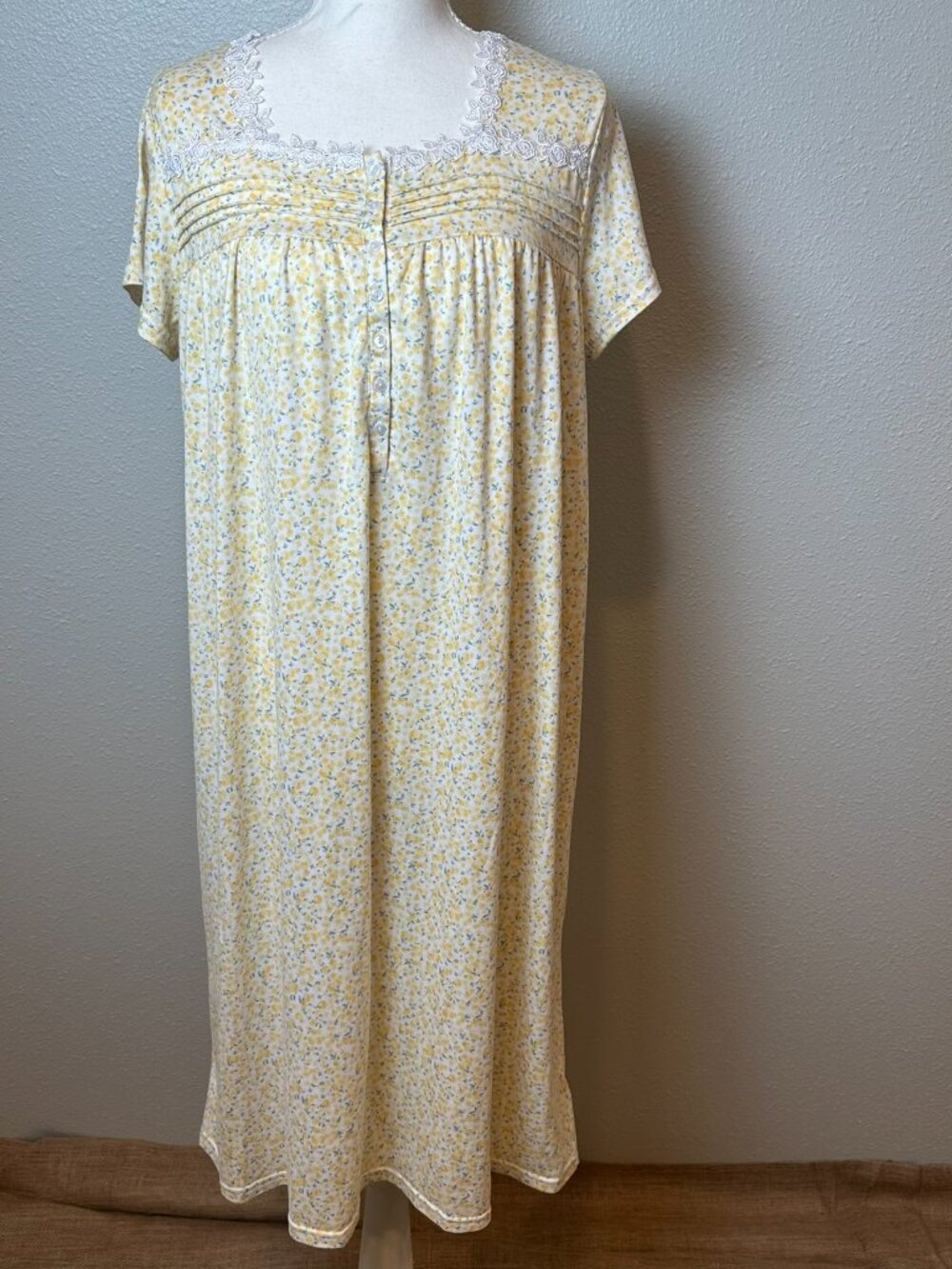 Laura Ashley Ditsy Floral Nightgown Medium Yellow Cottagecore Lace Prairie Trad
